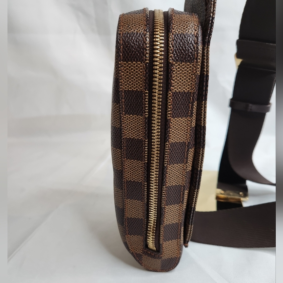 LOUIS VUITTON
Damier Ebene Geronimos - Picture 2 of 11